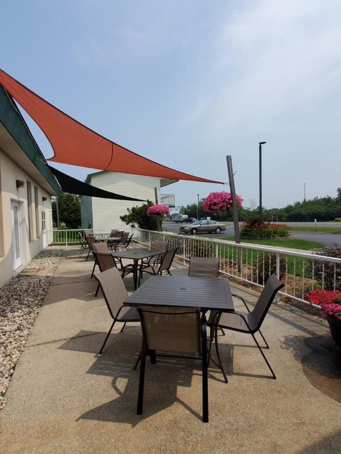 Voyager Inn Saint Ignace Ngoại thất bức ảnh