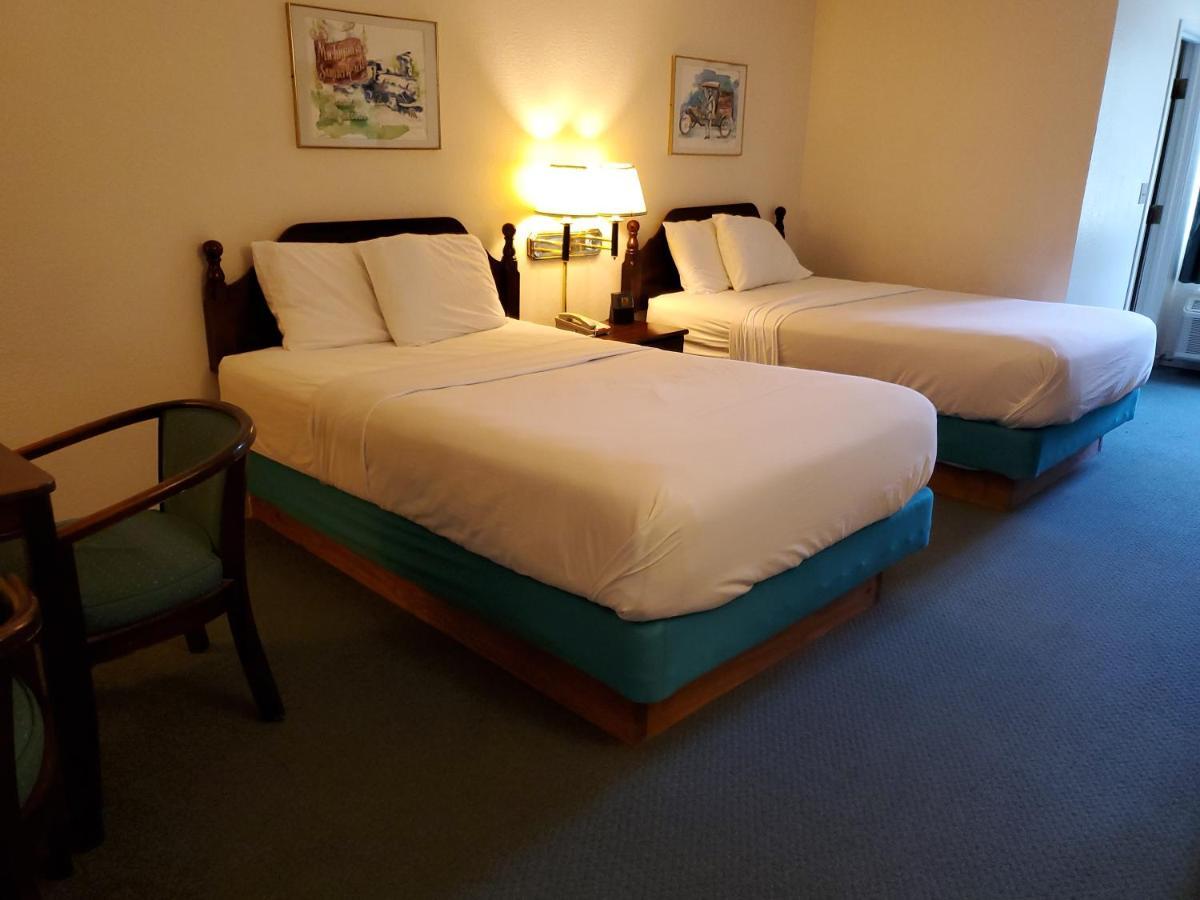 Voyager Inn Saint Ignace Ngoại thất bức ảnh