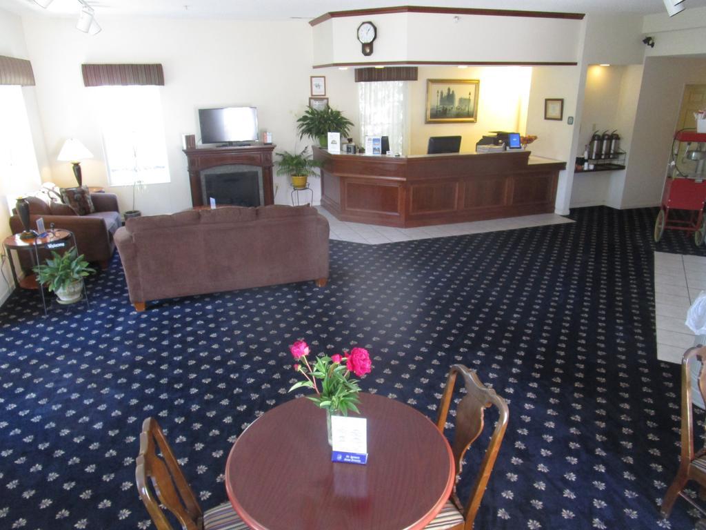 Voyager Inn Saint Ignace Ngoại thất bức ảnh