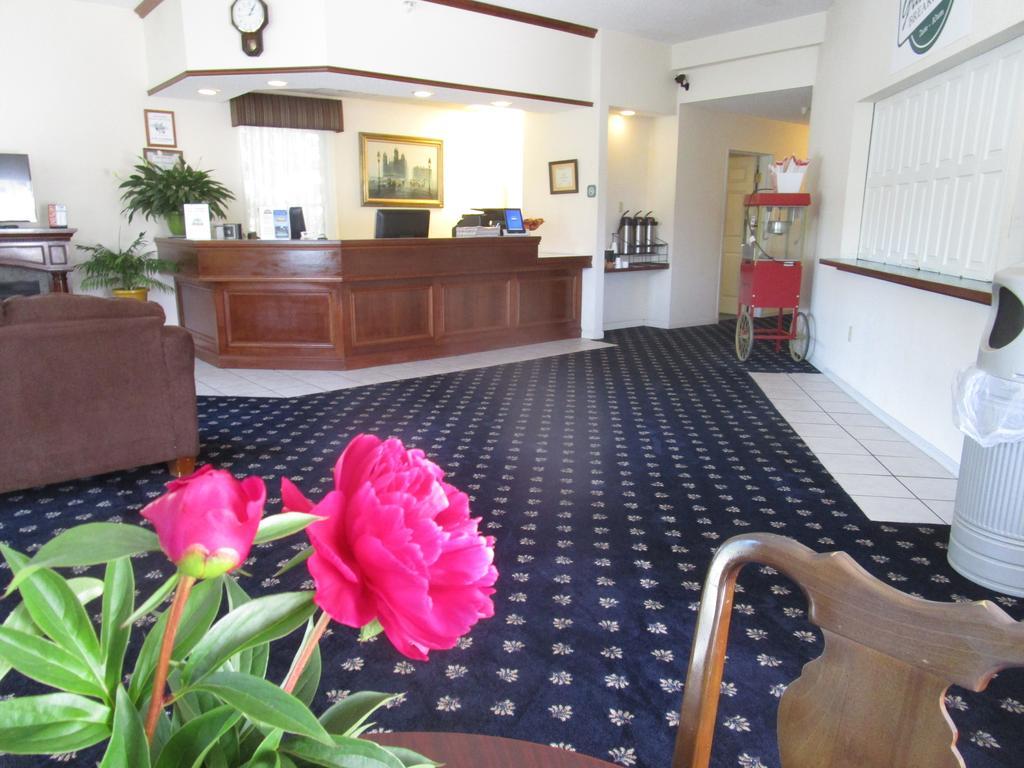 Voyager Inn Saint Ignace Ngoại thất bức ảnh