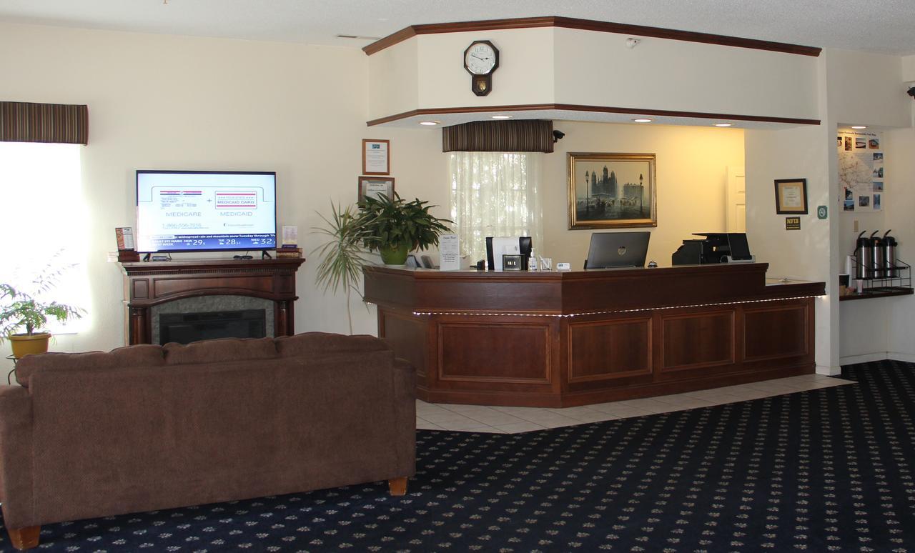 Voyager Inn Saint Ignace Ngoại thất bức ảnh