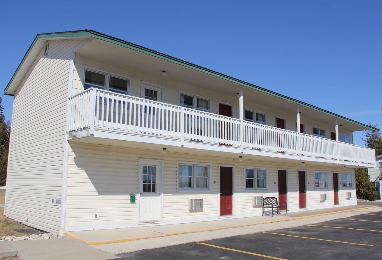 Voyager Inn Saint Ignace Ngoại thất bức ảnh