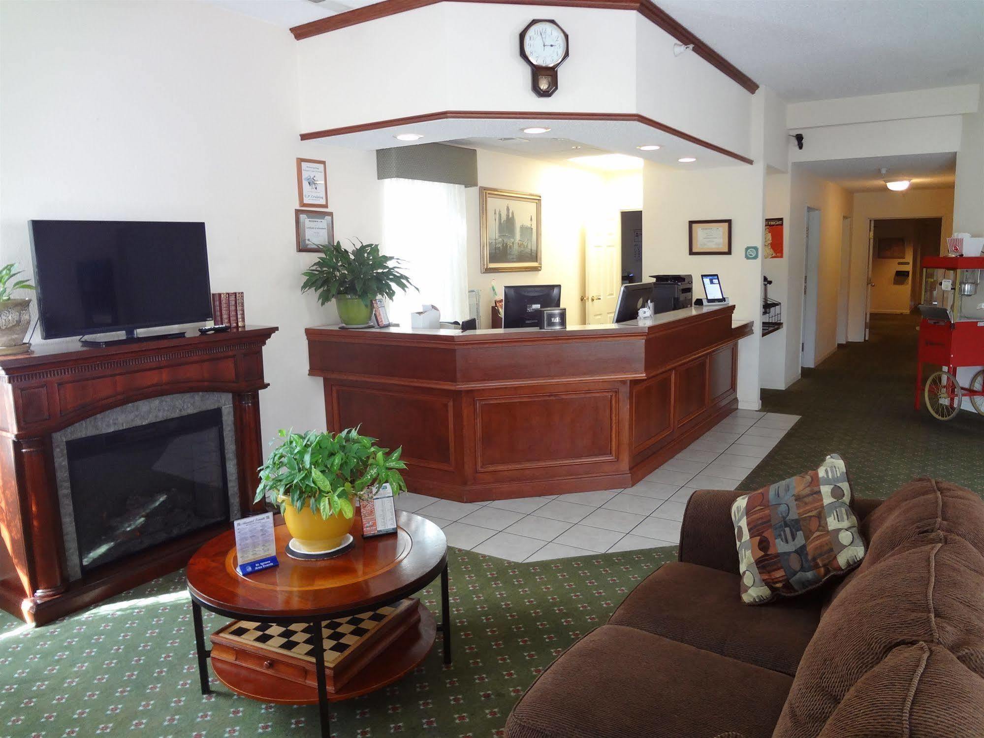Voyager Inn Saint Ignace Ngoại thất bức ảnh