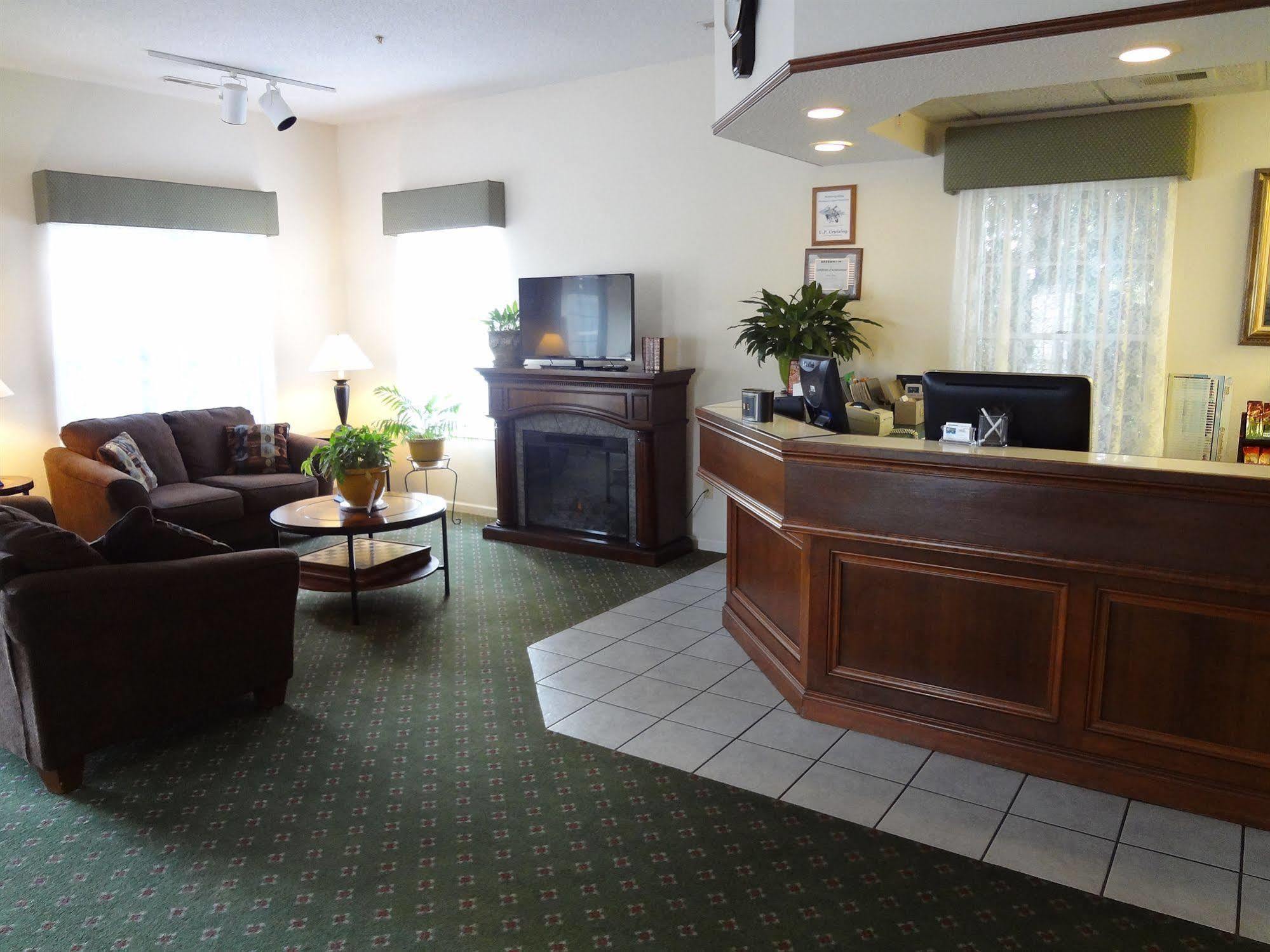 Voyager Inn Saint Ignace Ngoại thất bức ảnh