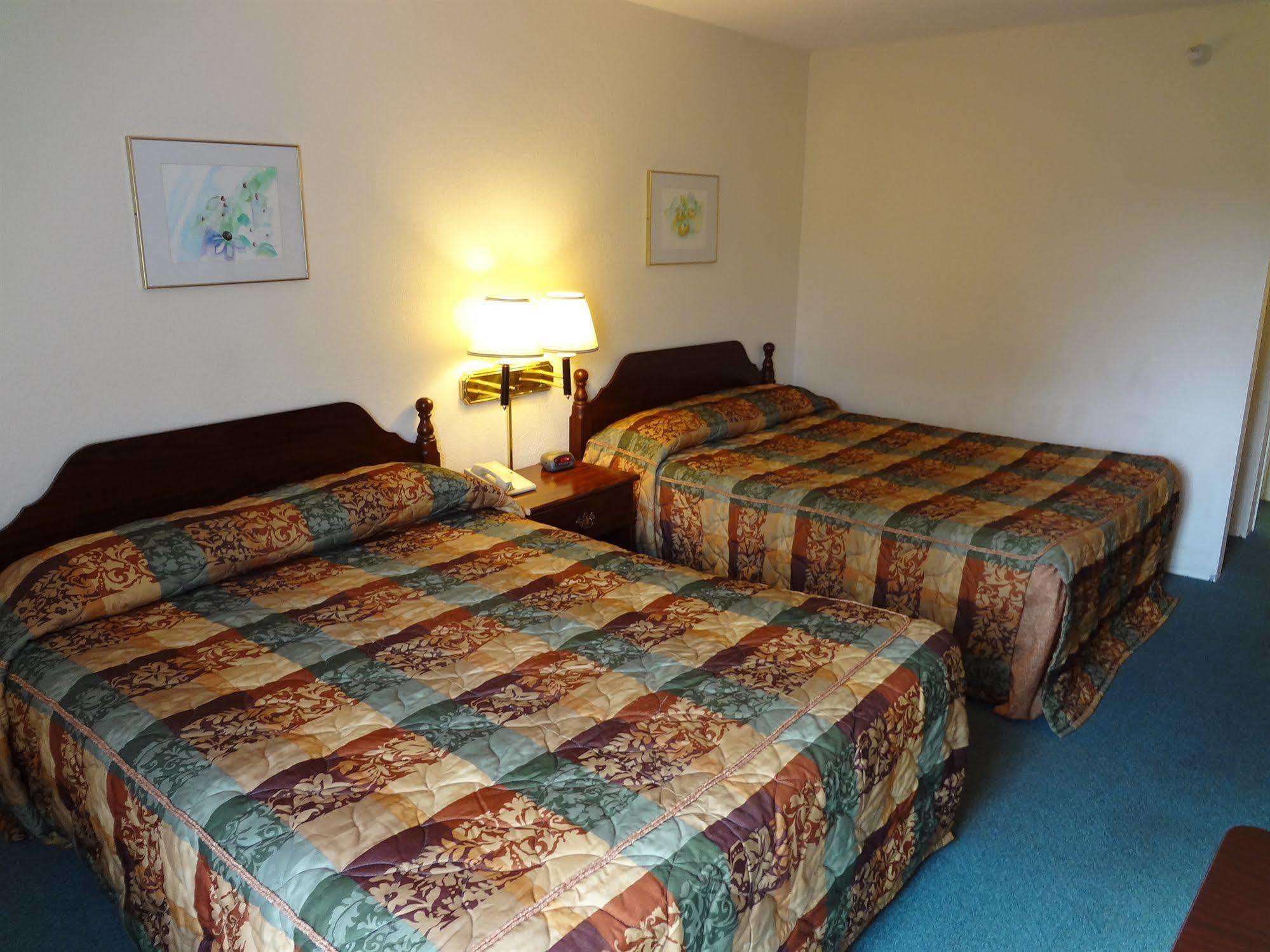 Voyager Inn Saint Ignace Ngoại thất bức ảnh
