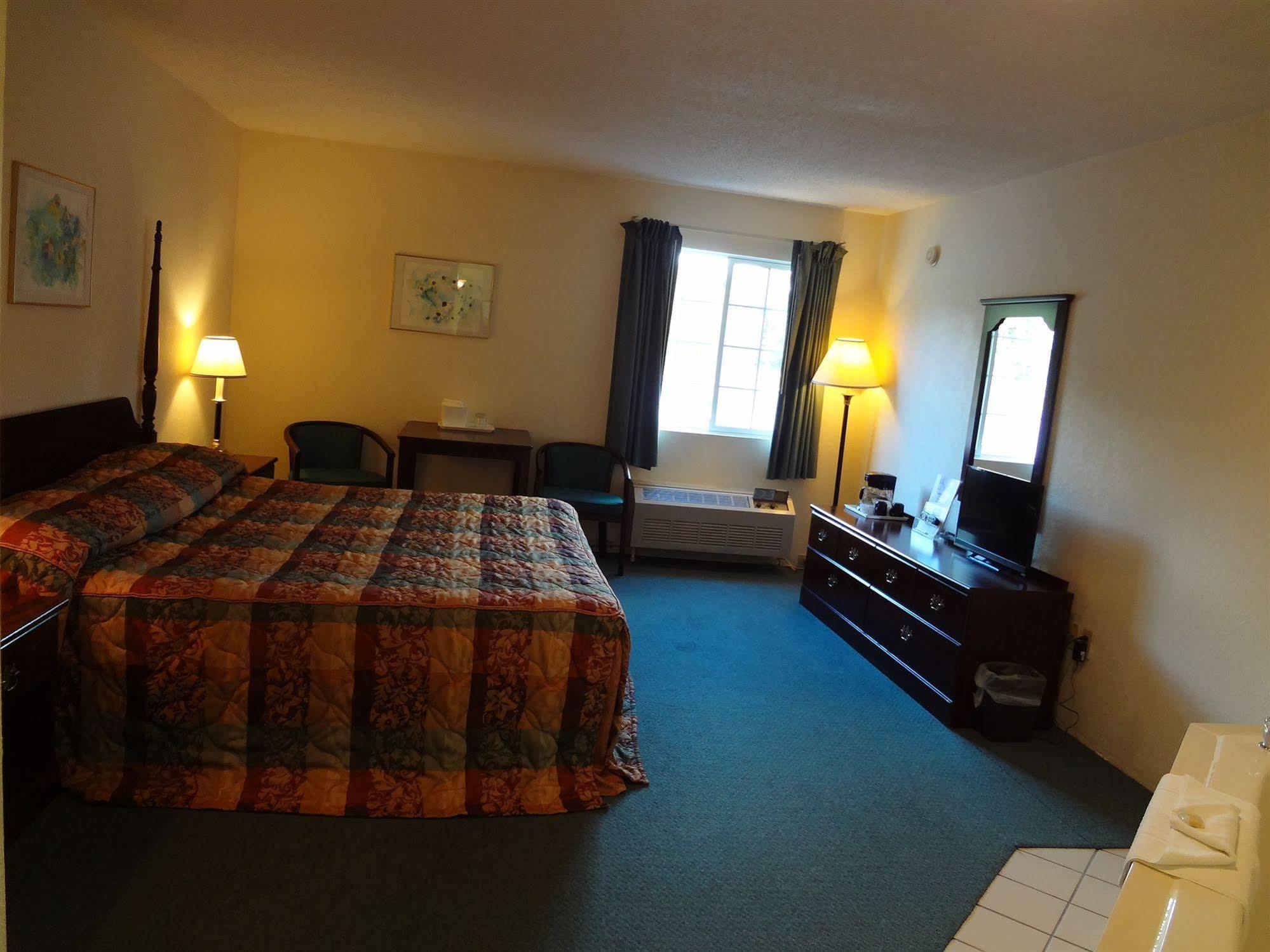 Voyager Inn Saint Ignace Ngoại thất bức ảnh