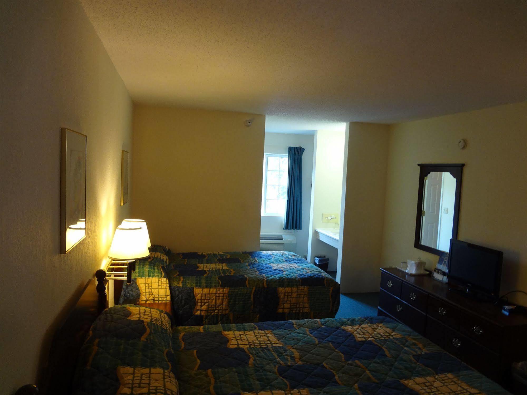 Voyager Inn Saint Ignace Ngoại thất bức ảnh
