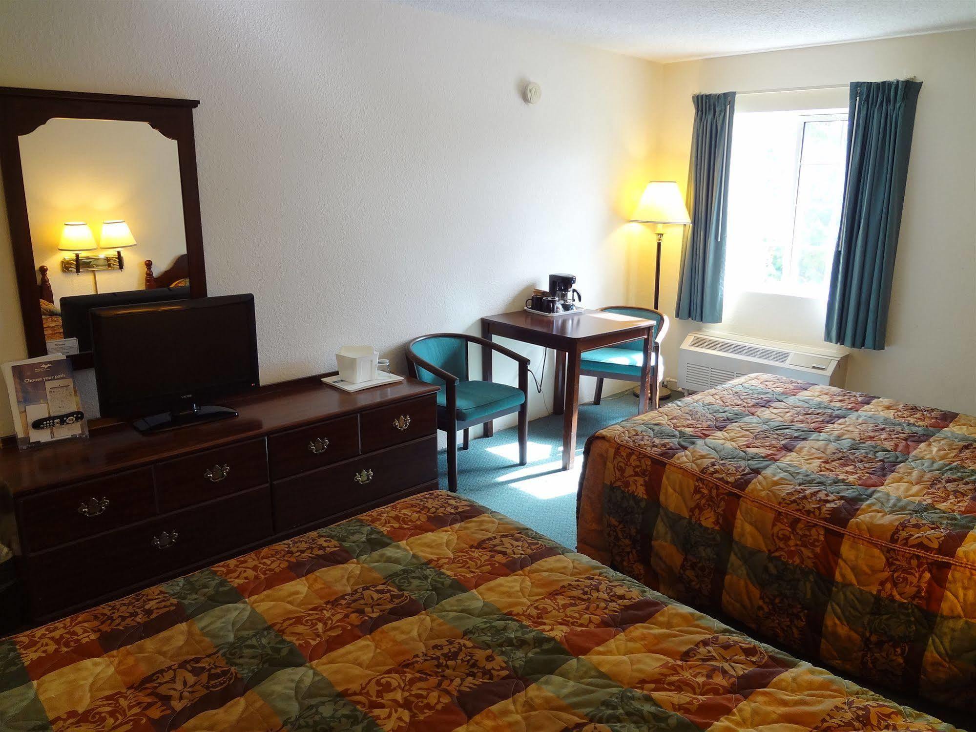 Voyager Inn Saint Ignace Ngoại thất bức ảnh
