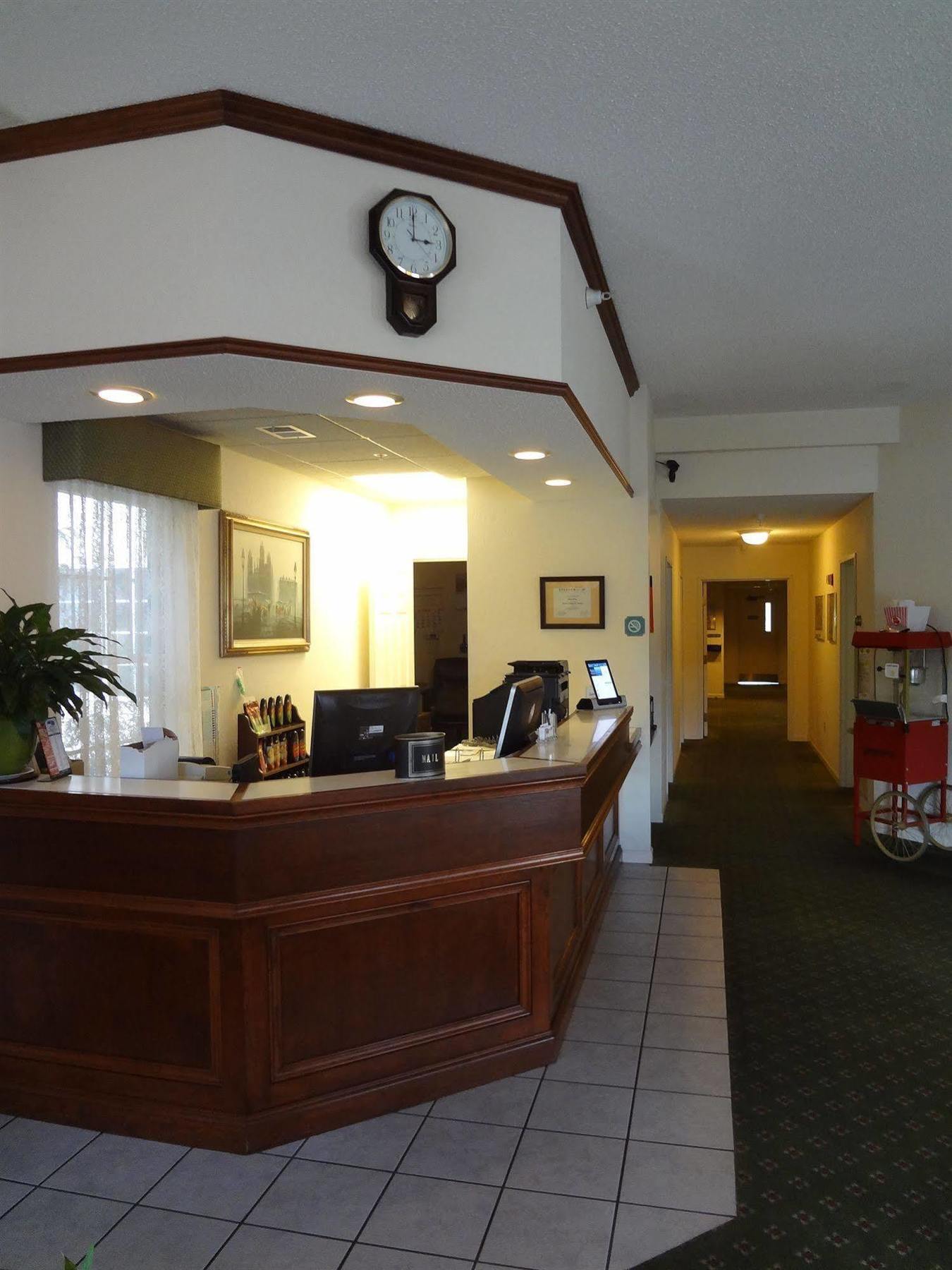Voyager Inn Saint Ignace Ngoại thất bức ảnh