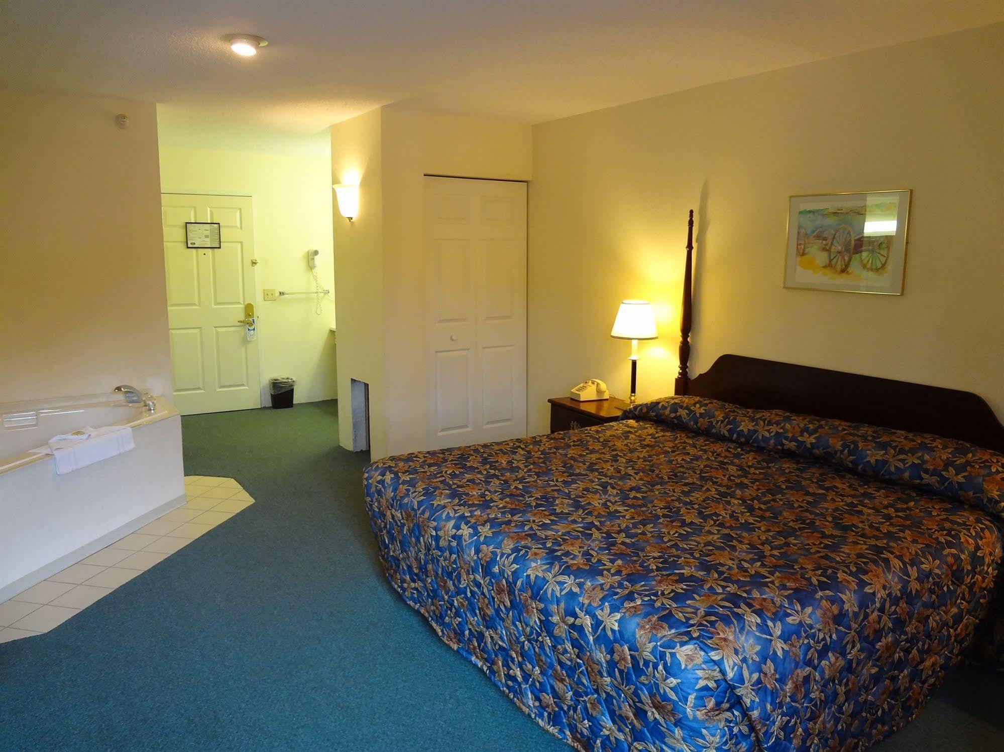 Voyager Inn Saint Ignace Ngoại thất bức ảnh