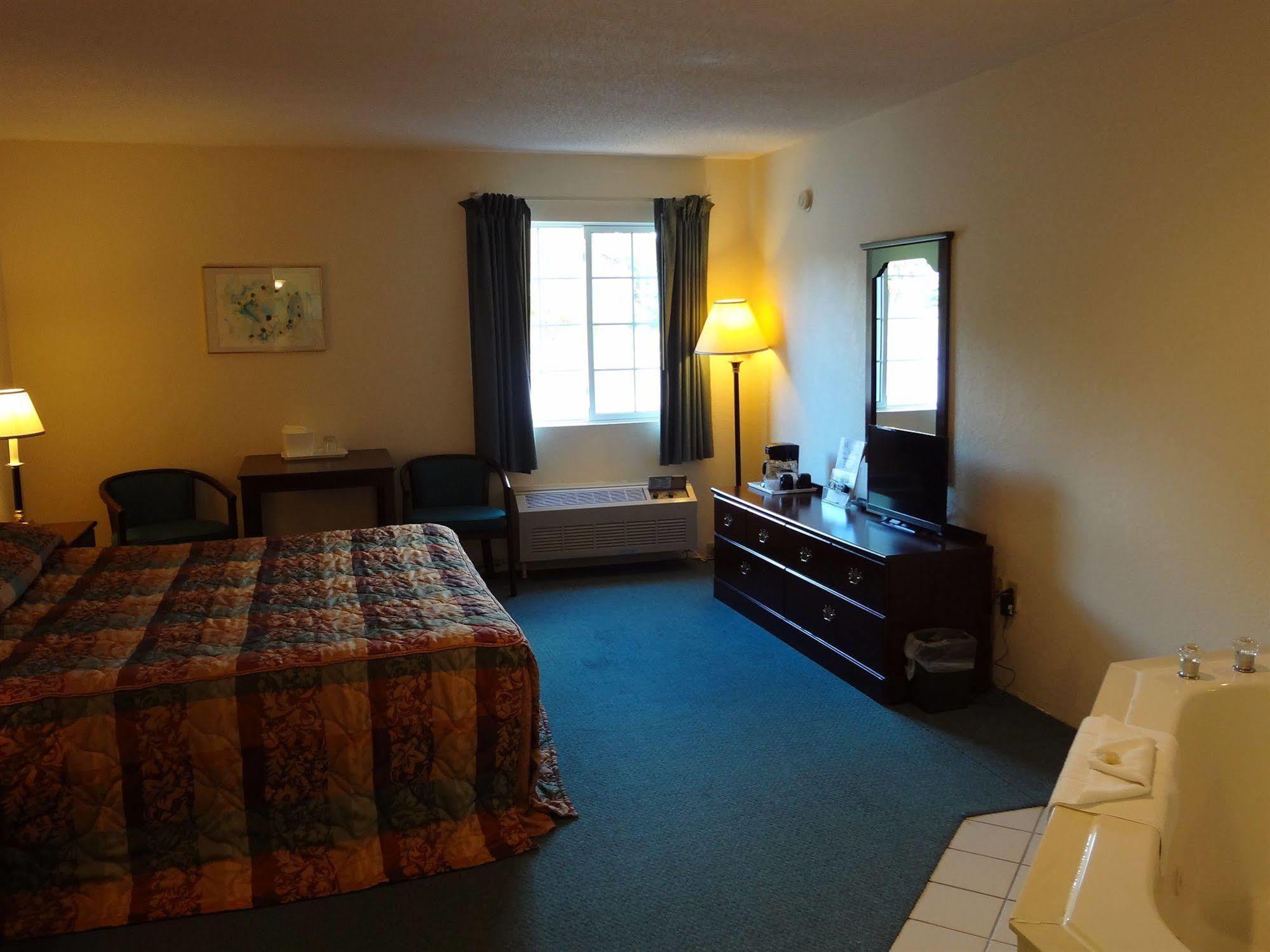 Voyager Inn Saint Ignace Ngoại thất bức ảnh