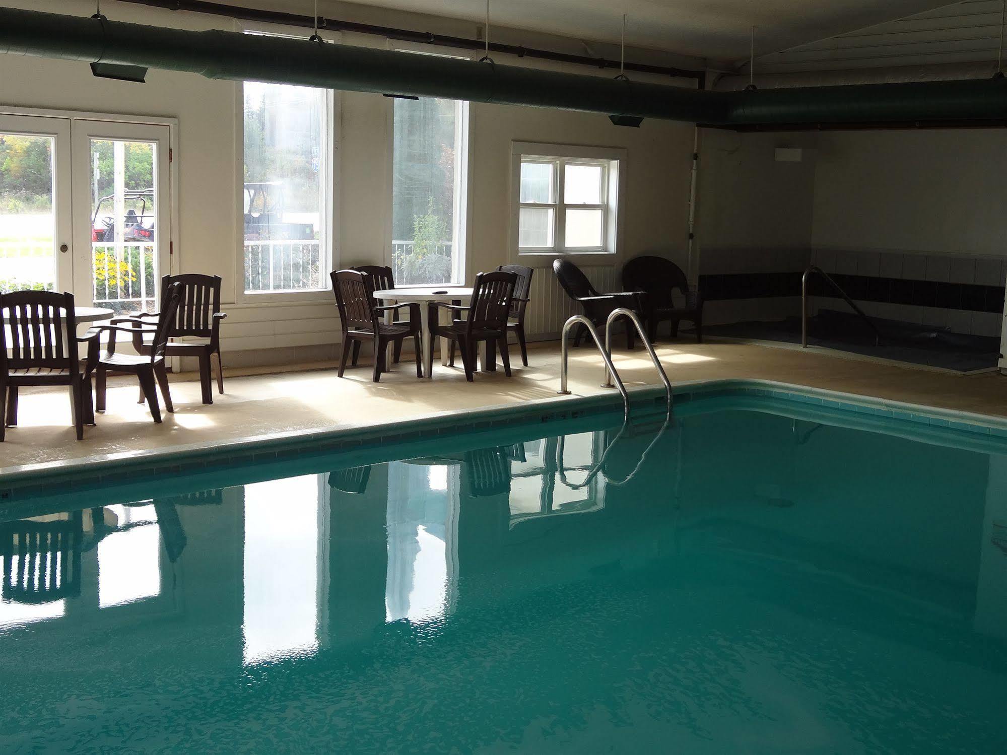 Voyager Inn Saint Ignace Ngoại thất bức ảnh