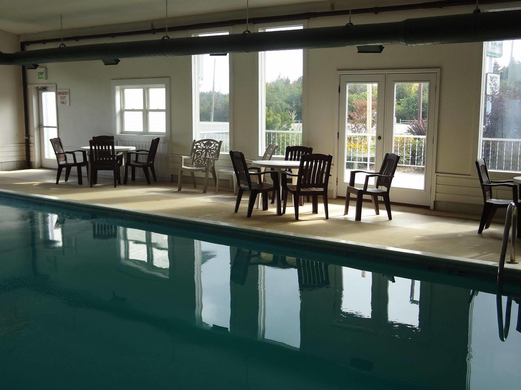 Voyager Inn Saint Ignace Ngoại thất bức ảnh